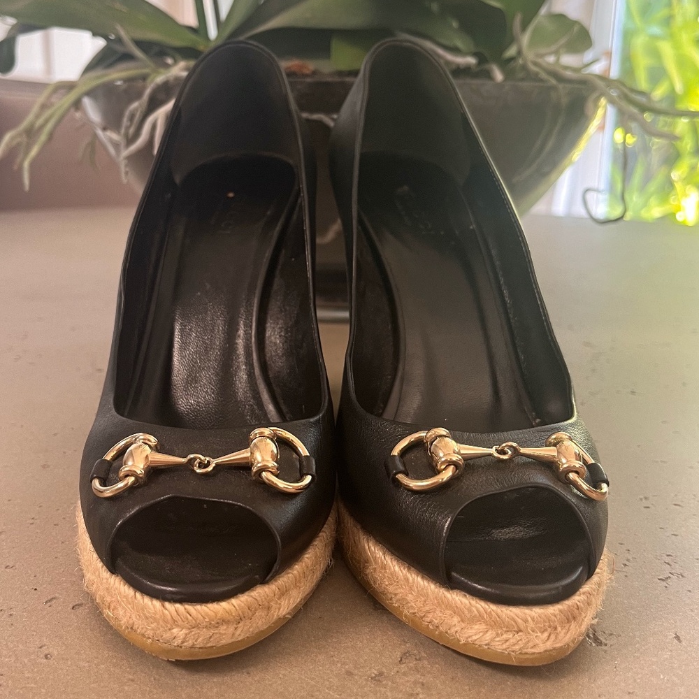 Gucci peep toe leather platform wedge heels - barely used! Size 9